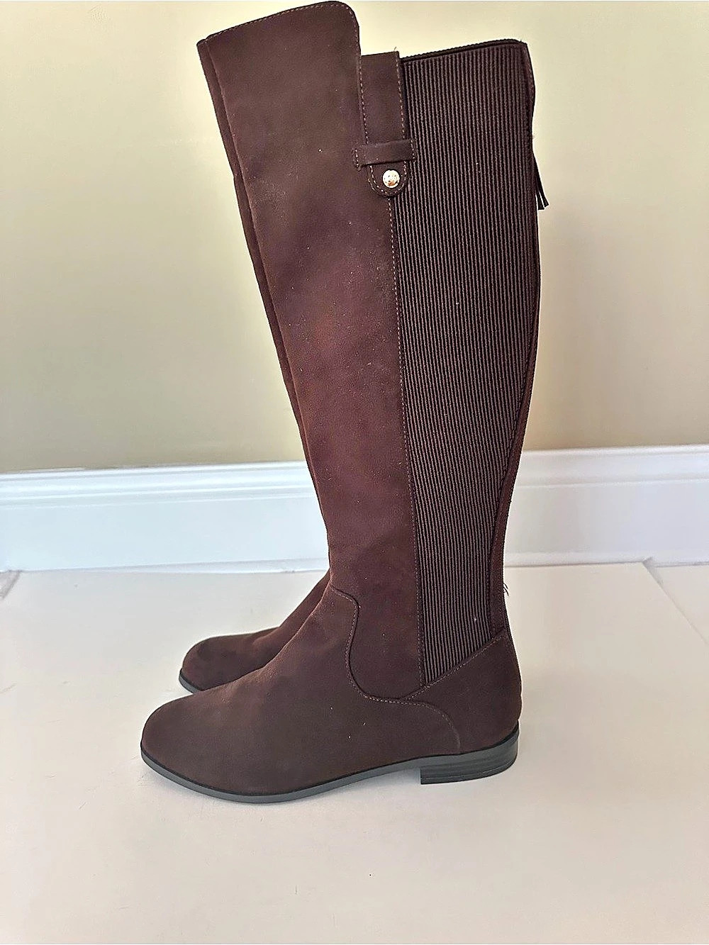 NEW Anne Klein Audrey Brown Tall Boots with Stylish Ribbed Stretch Panel, Sz 8
